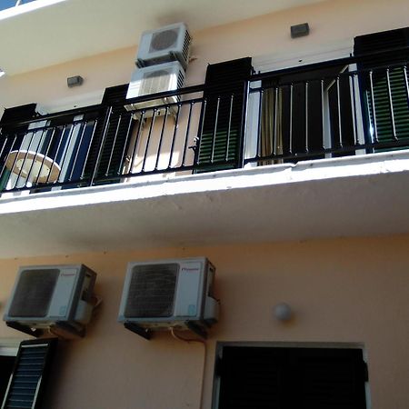 Georgia Beach Apartments Mesongi Bagian luar foto